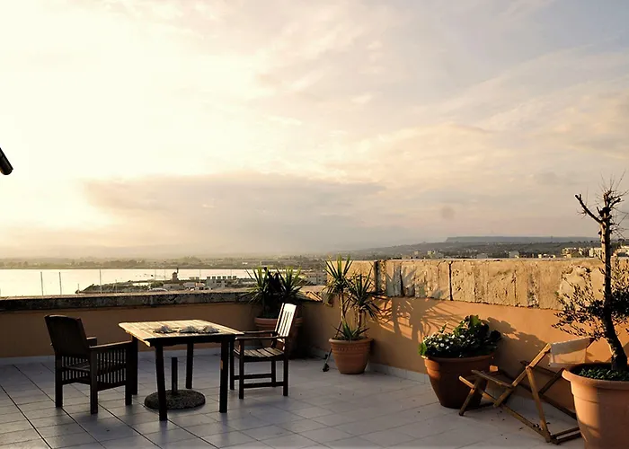 Joy's Deluxe Ortigia Bed & Breakfast 4*
